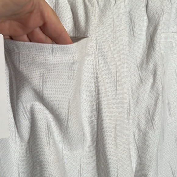NWT-ATHLETA-W 24-white and gray-Farallon jogger. elastic & drawstring waistband. - Picture 3 of 13